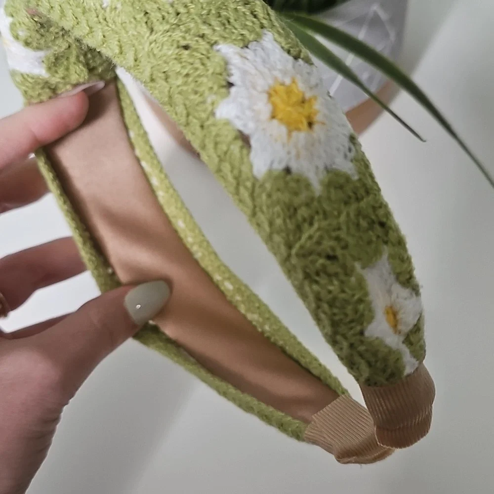 NWOT Green Floral Crochet Embroidered Top Knot Headband